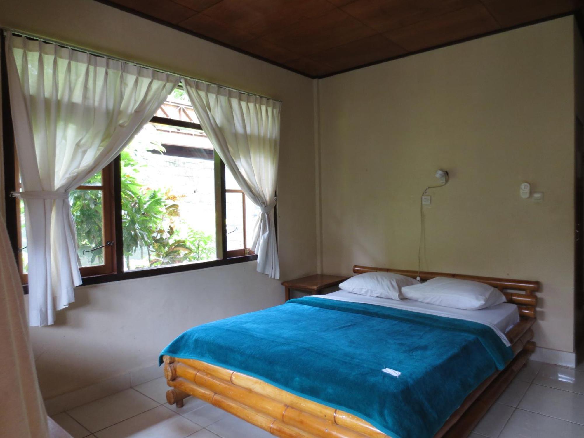 Paradise Palm Beach Bungalows And Dive Center Tulamben Exterior foto