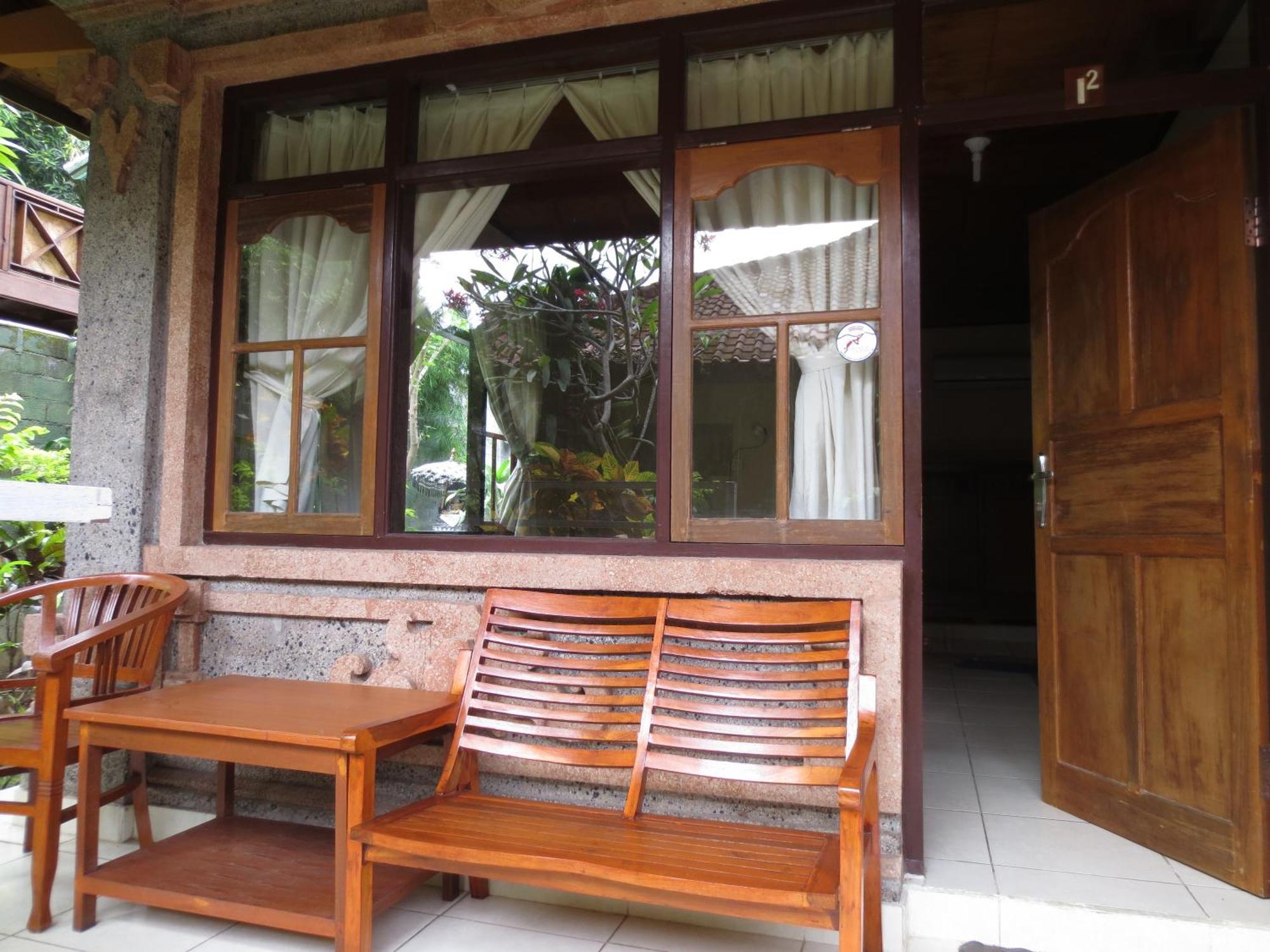 Paradise Palm Beach Bungalows And Dive Center Tulamben Exterior foto