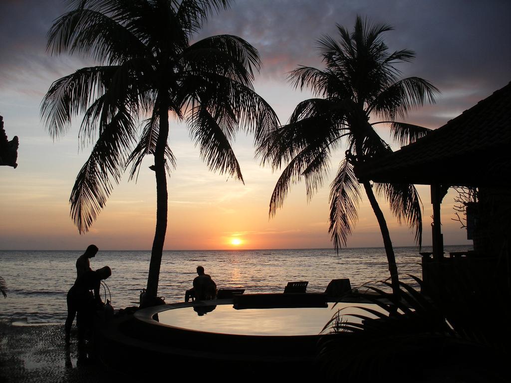 Paradise Palm Beach Bungalows And Dive Center Tulamben Exterior foto